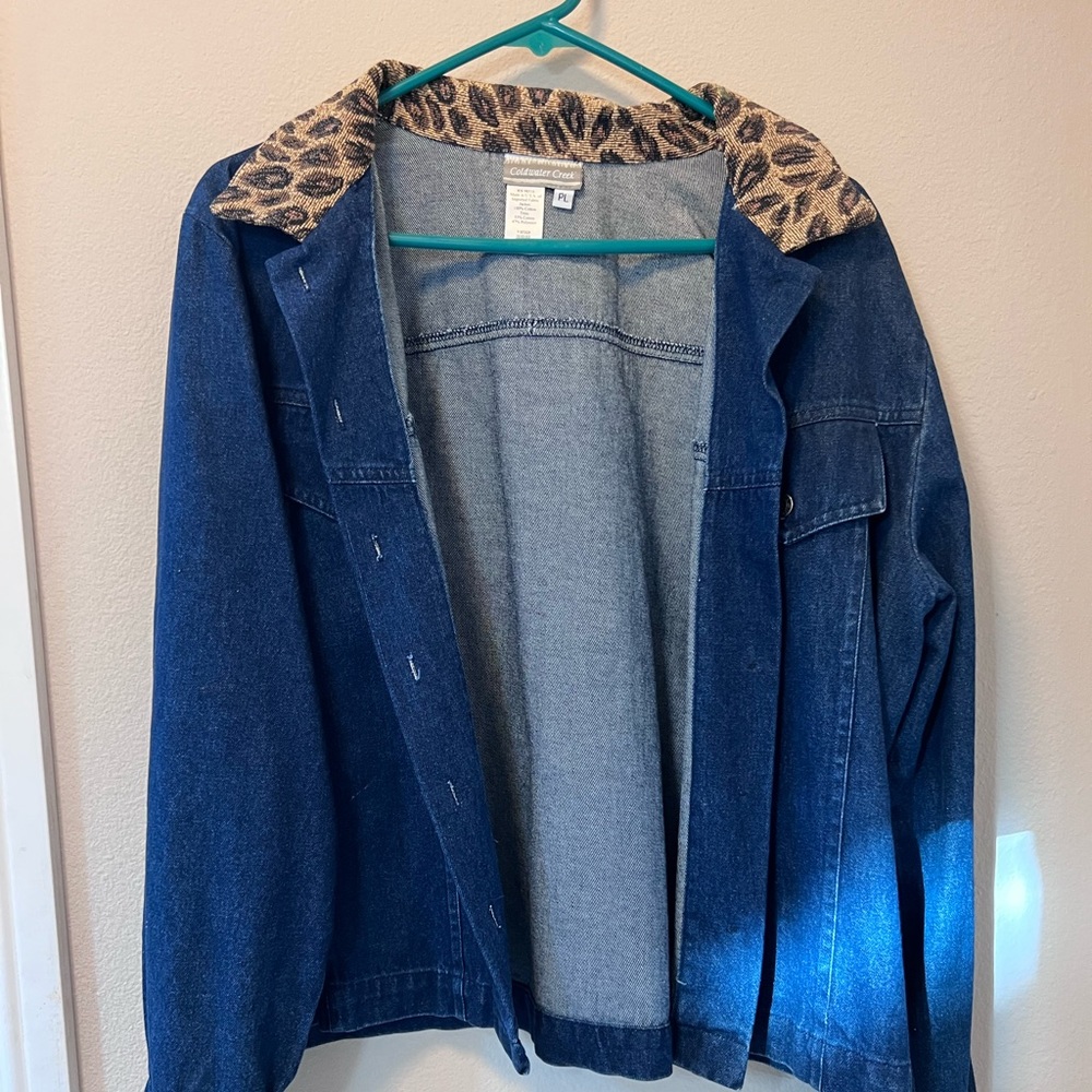 So cute! Denim jacket with leopard print trim!
